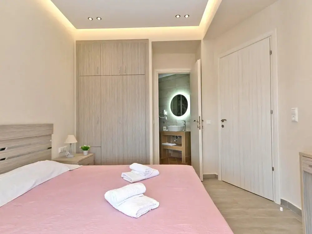 Sabbia Seafront Apartment 3 by Rentalspro