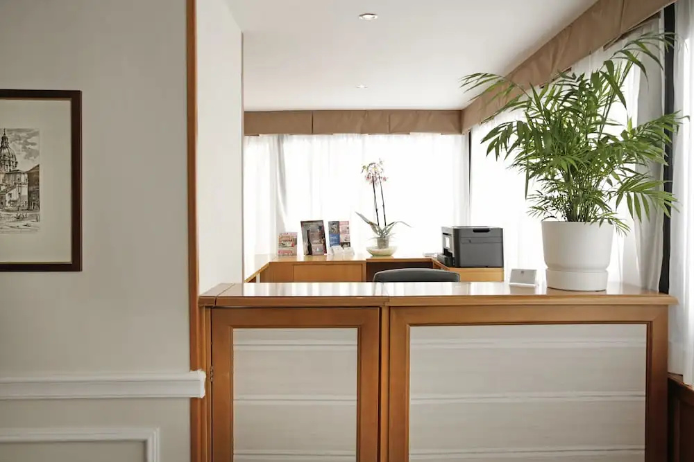 Lobby & Reception