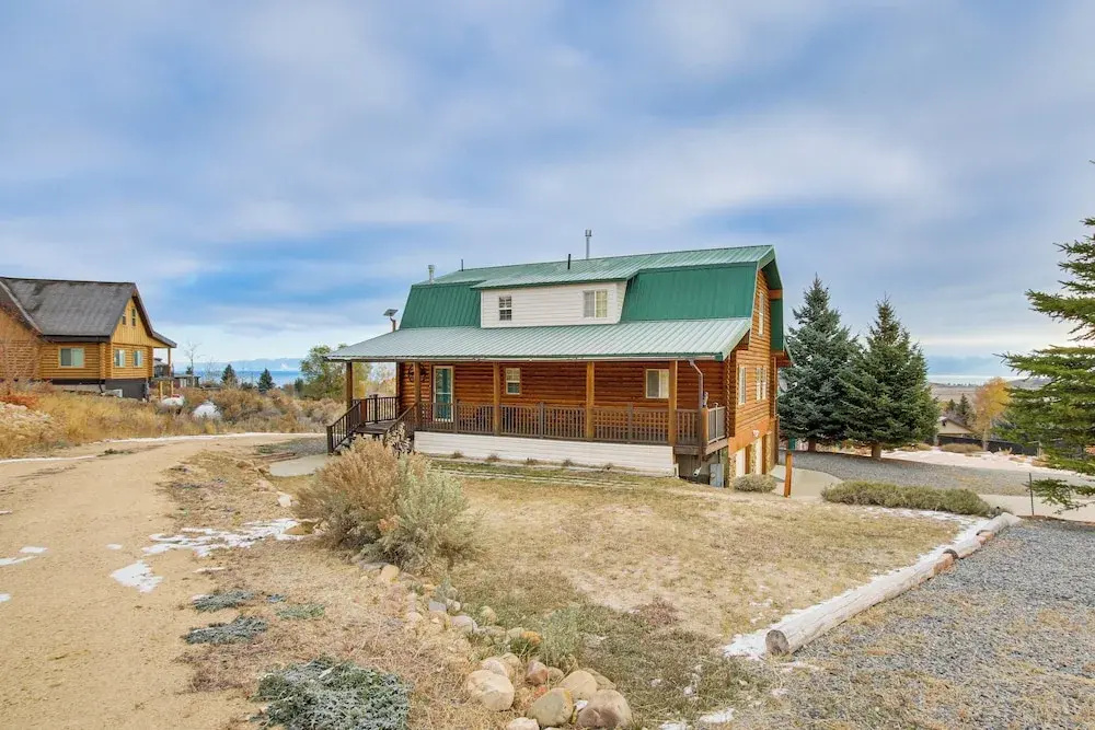 Scenic Views & Game Room: Garden City Retreat!