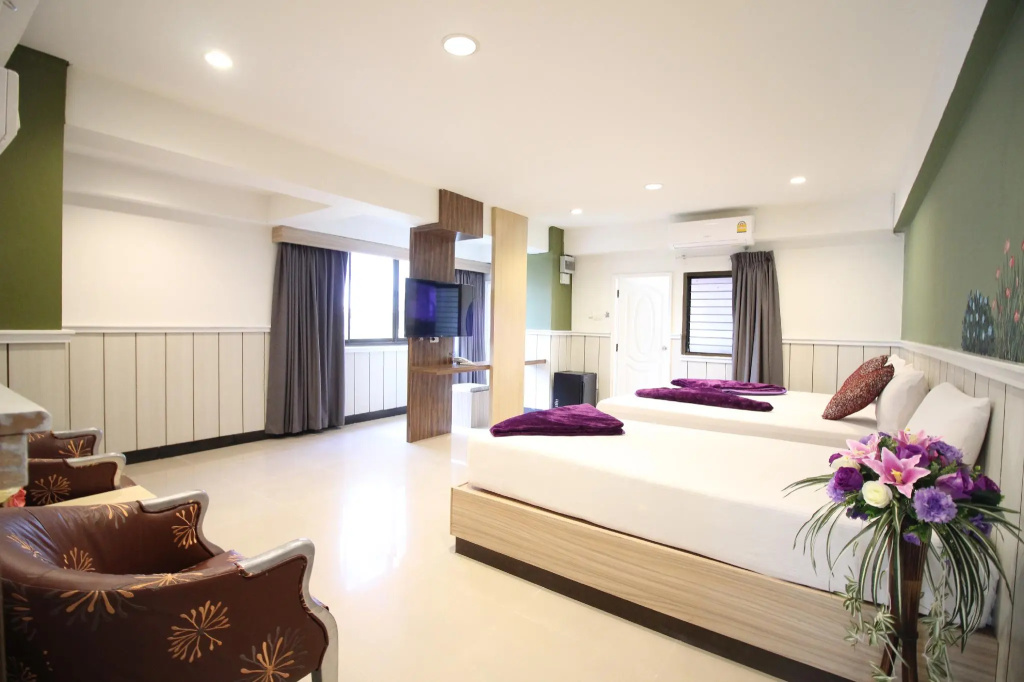 Deluxe Double room (full double bed)