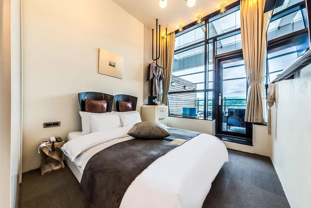 Deluxe Double room (full double bed)