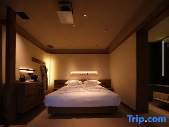 Standard Double room with balcony (full double bed)