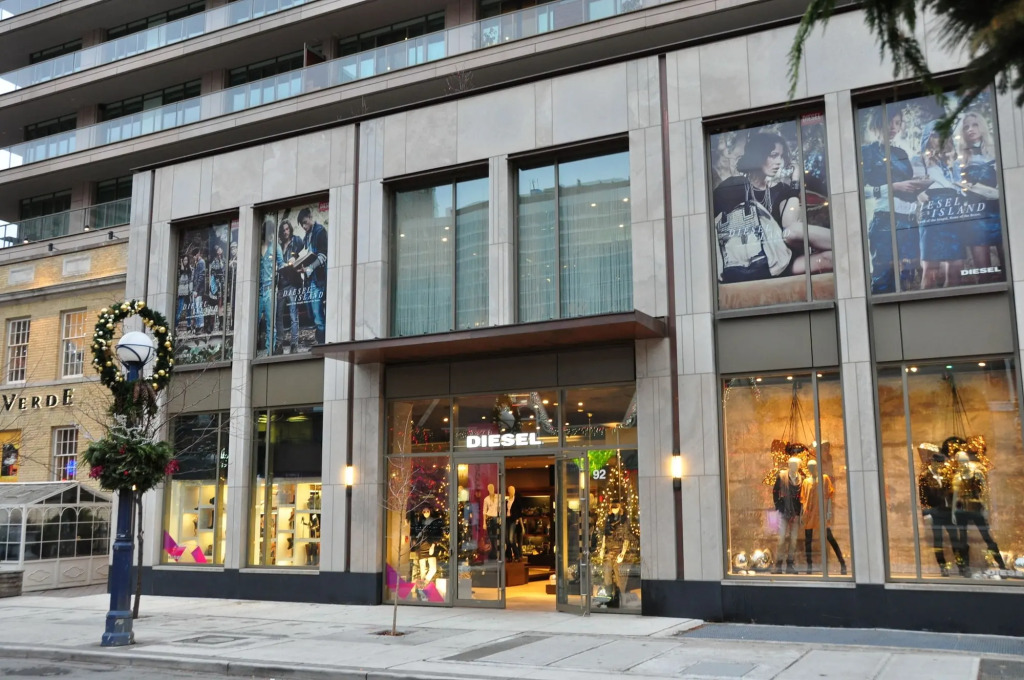 Amazing Royal Suites Yorkville