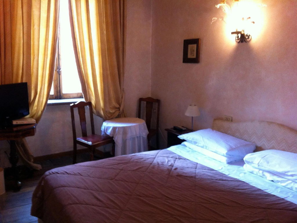 Double room (full double bed)