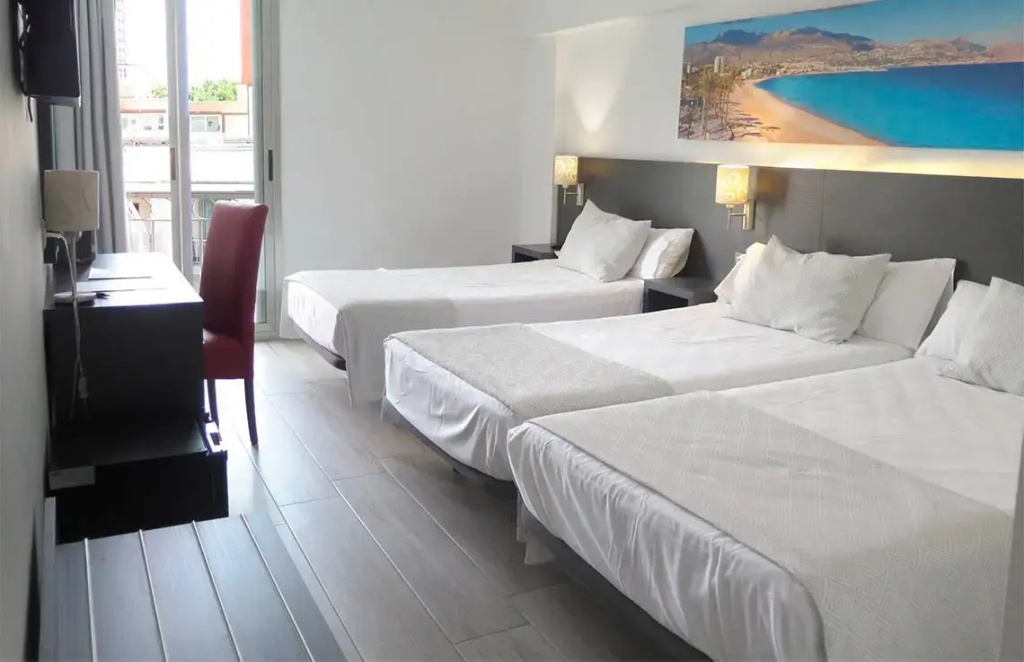 Standard Triple room