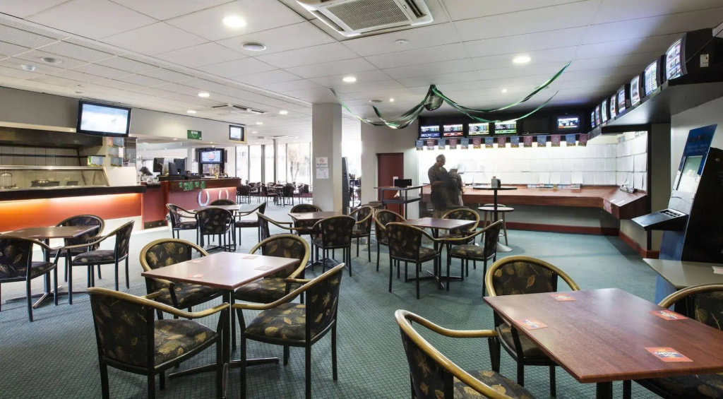 Villawood Hotel - Général
