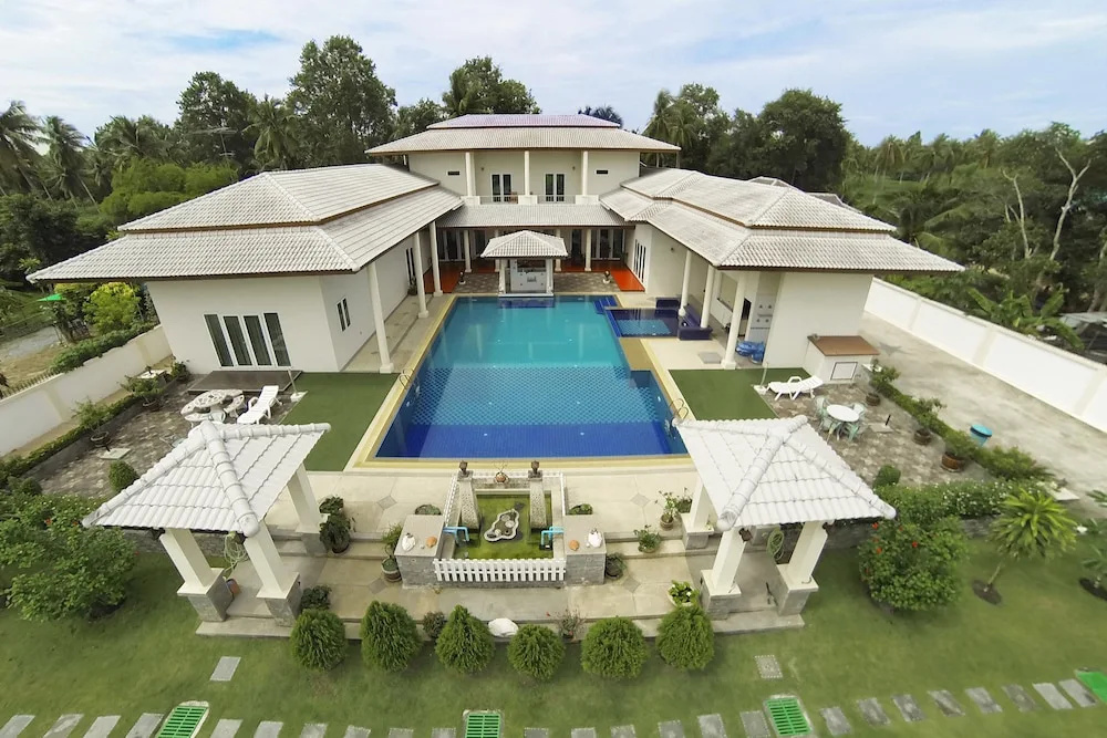 Huay Yai Manor