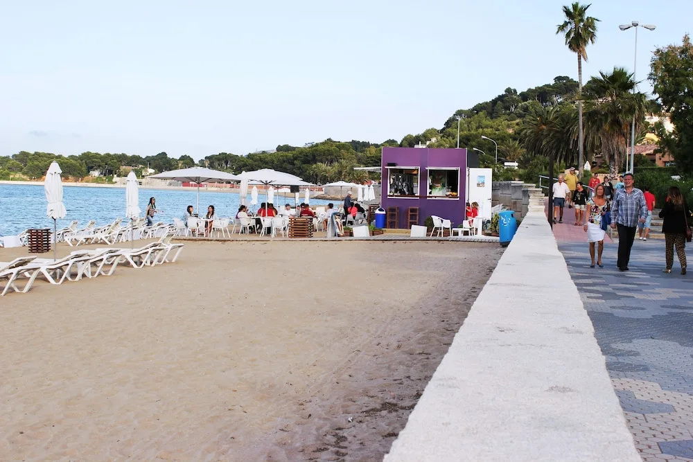 Beach & Waterfront