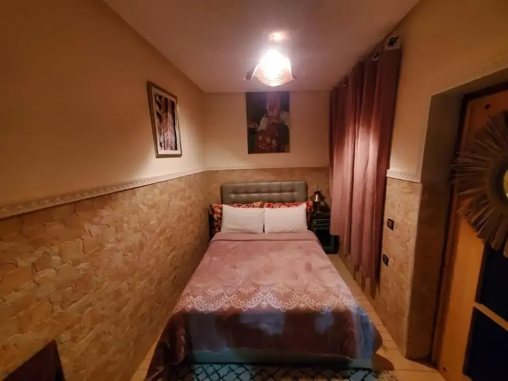 Deluxe Double room (full double bed)