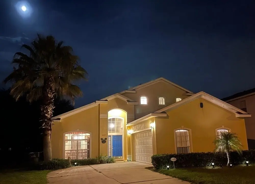 Beautiful 5 Bedroom Home With Large South-facing Pool
