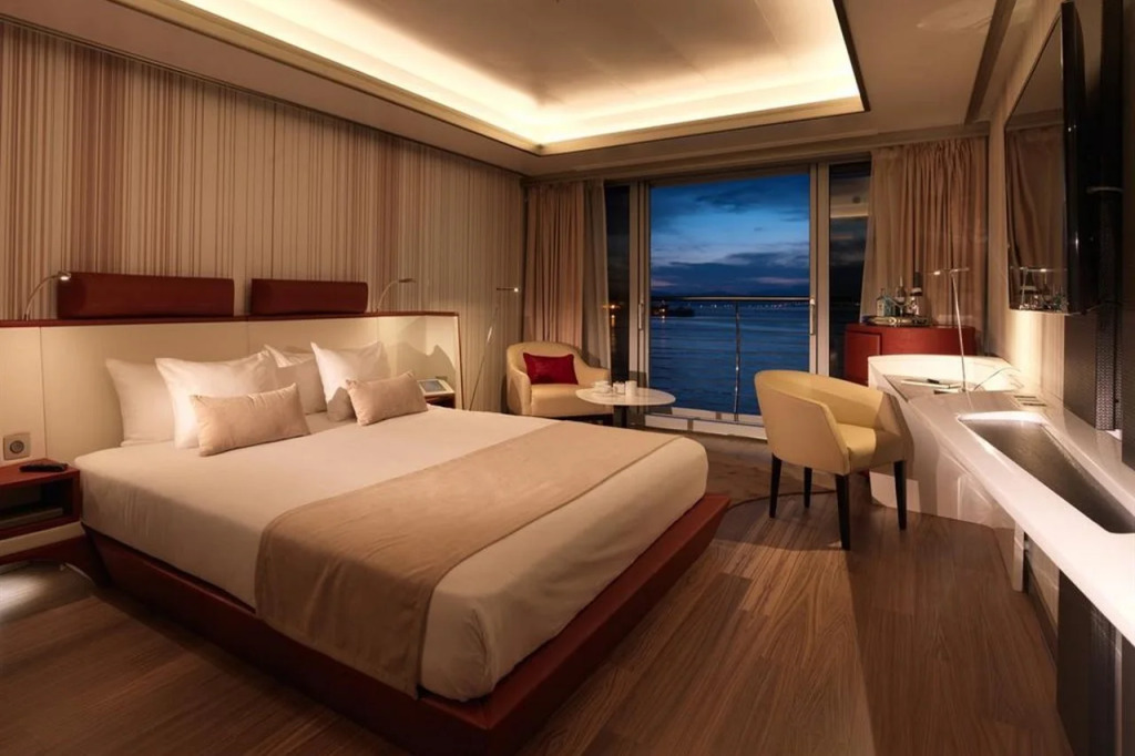 Sunborn Gibraltar Yacht Hotel Resort — фото 5