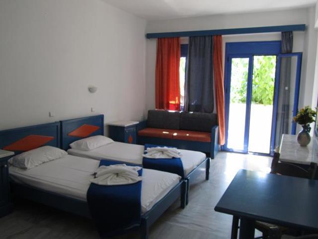 Leonidas Studios & Apartments