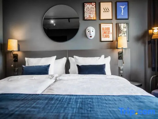 3 Bedrooms Standard Family room