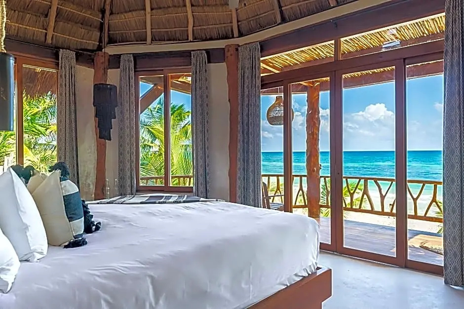 3 Bedrooms Villa oceanfront