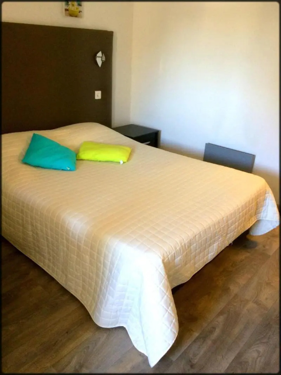 Aix Hotel — 5