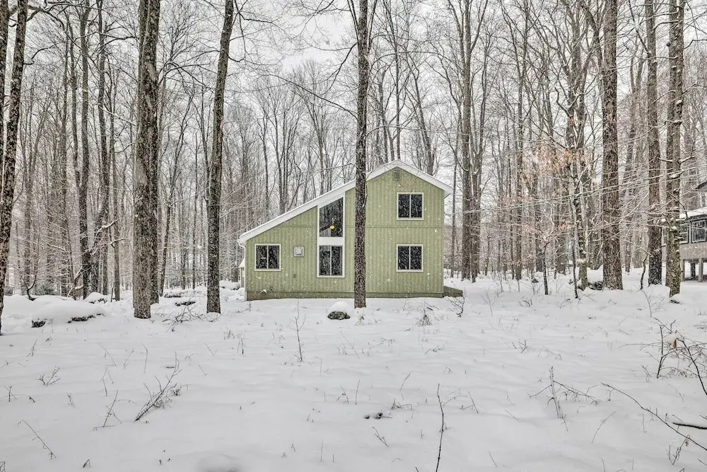 1 Block to Lake: Poconos Getaway w/ Fire Pit!