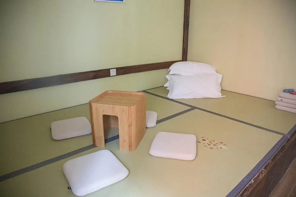 Economy room