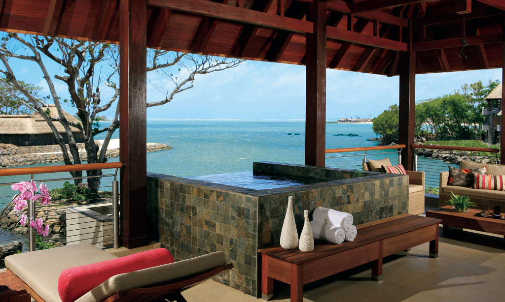 3 Bedrooms Prestige Suite with sea view
