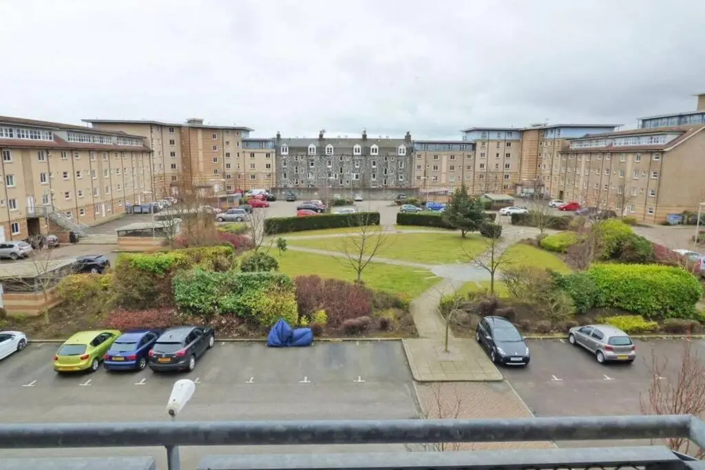 Comfortable, self contained 2 double beds town apartment near Pittodrie Stadium