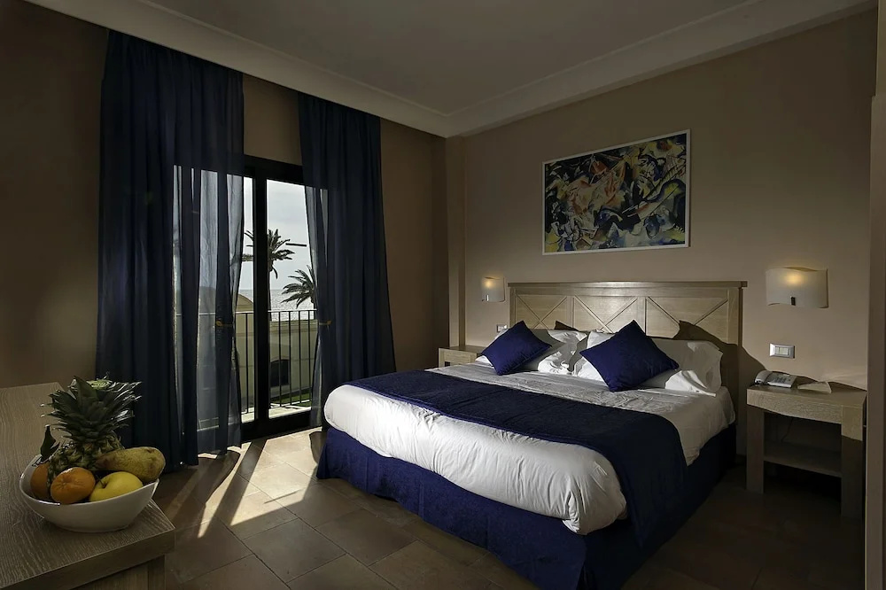 Superior Double room with balcony and with sea view (full double bed)