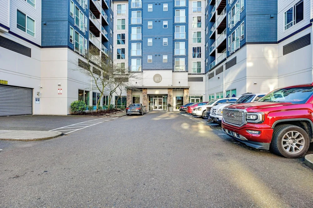 4 Mi to Dtwn, Commuter-friendly Apt in Tacoma