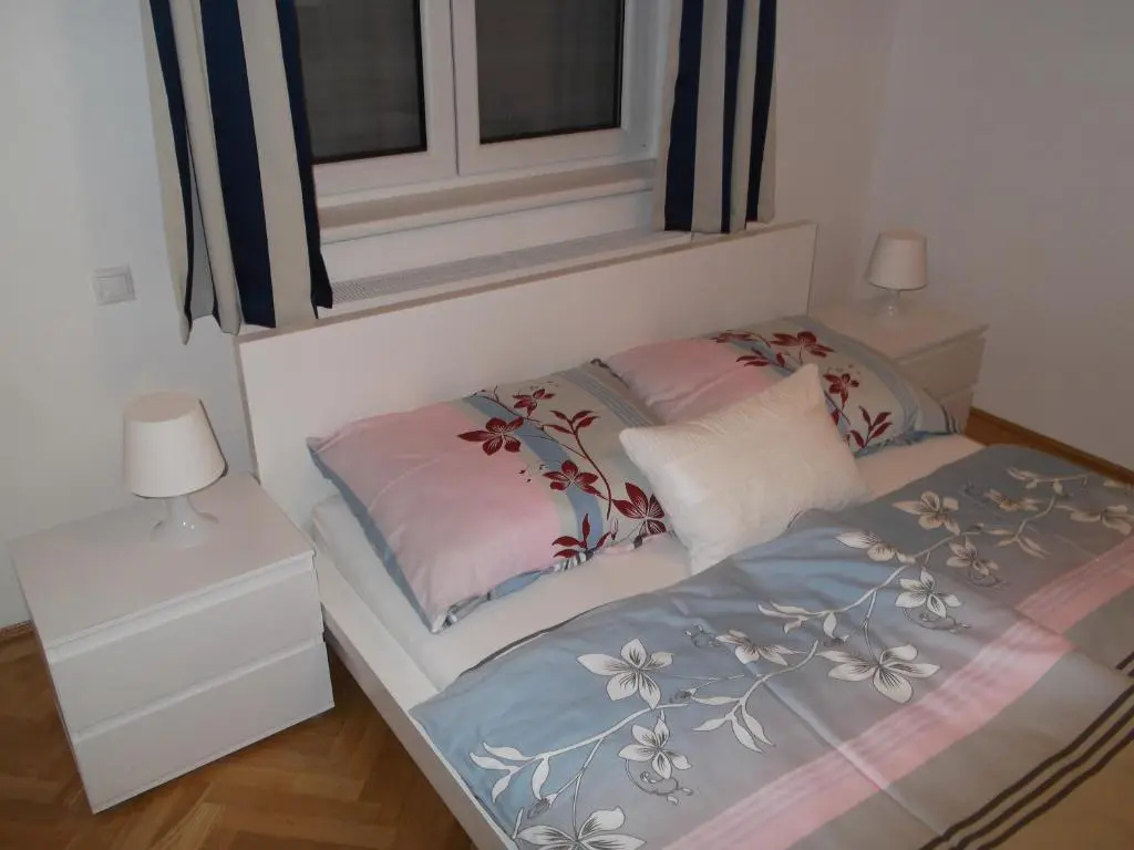 Deluxe Double room (full double bed)