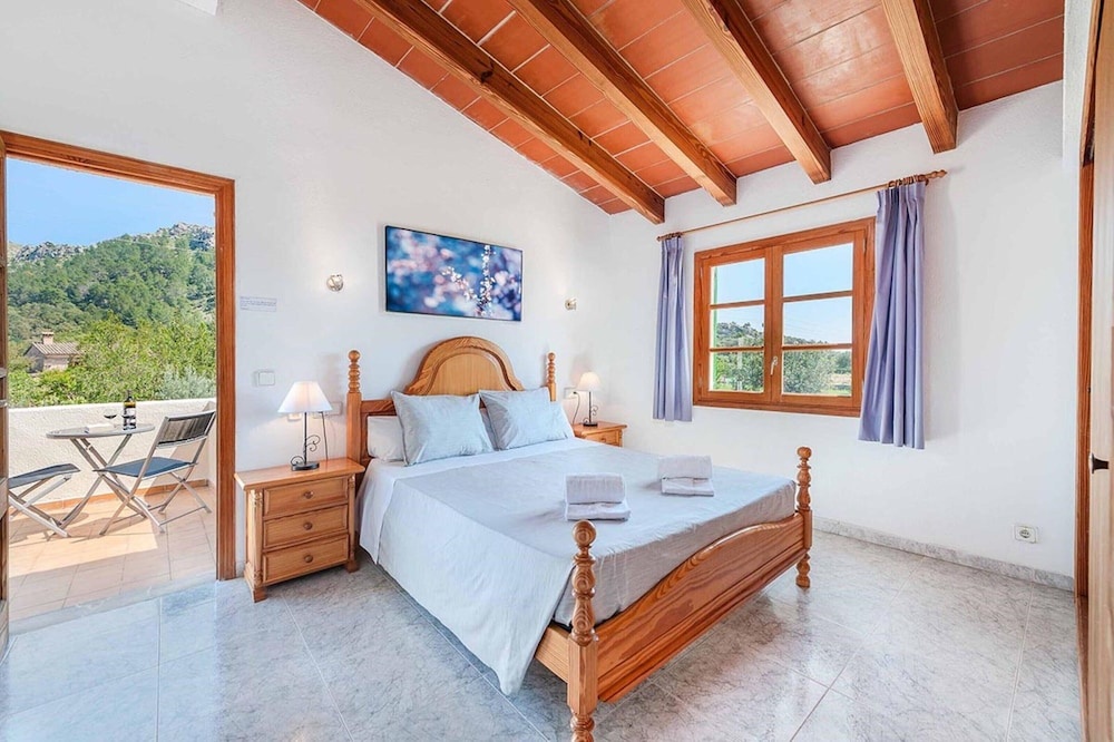 Villa - 5 Bedrooms with Pool and WiFi - 108761