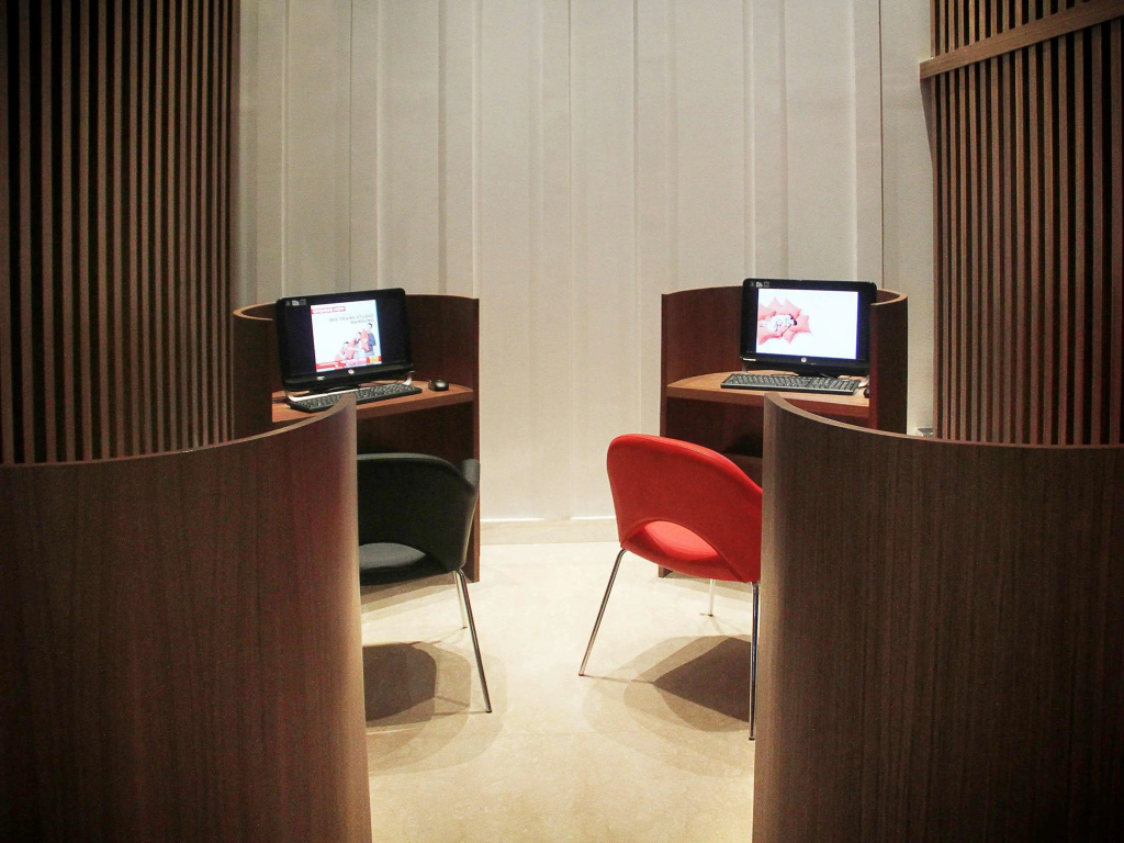Lobby & Reception
