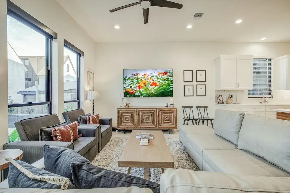 3 Mi to San Antonio River Walk: Gem w/ Heated Pool