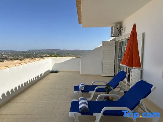 BnB Homes Luxurious Villa Stardust with Swimming pool & BBQ for Family Fun