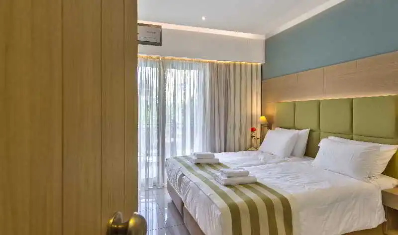 Leonidas Hotel & Apartments - Chambres