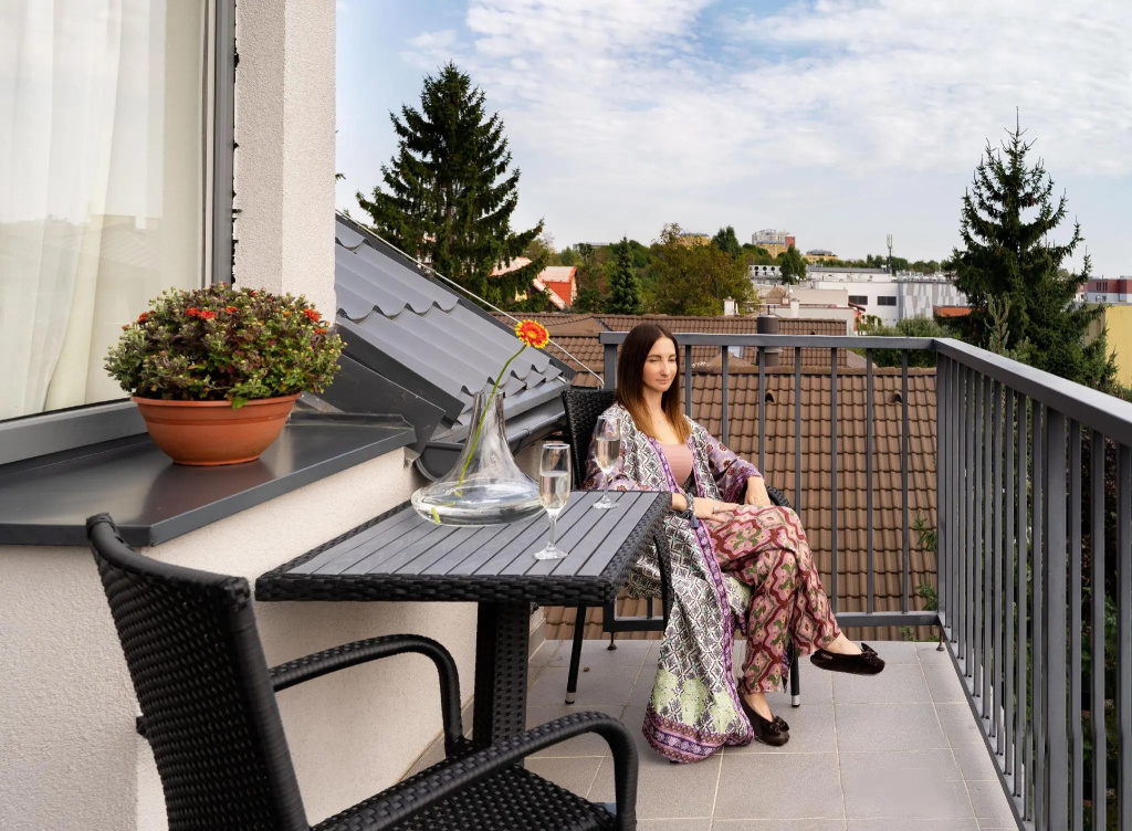 Deluxe Double room with balcony (full double bed)