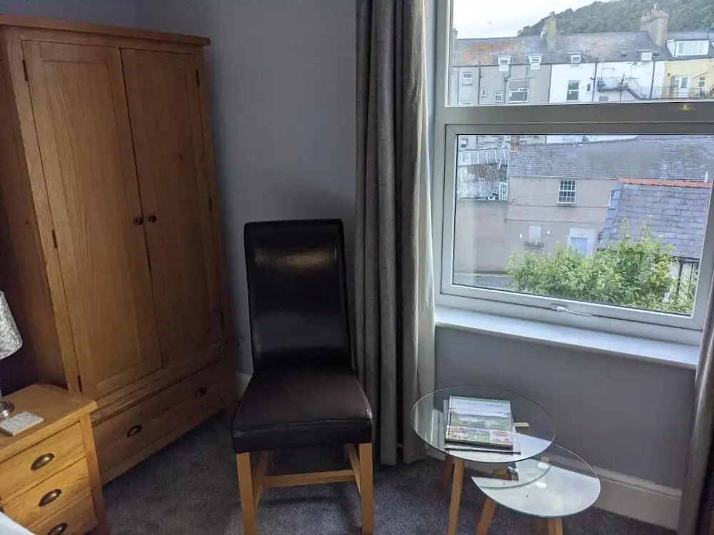 四人房，部分海景，配有大床