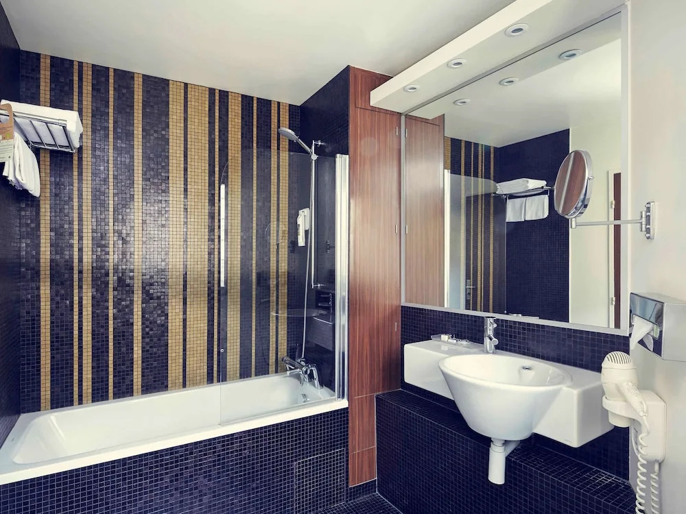 Одноместный номер Standard с балконом односпальная кровать в Mercure Paris Bastille Saint Antoine