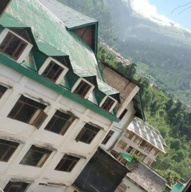 OYO 14242 Manali Mantra