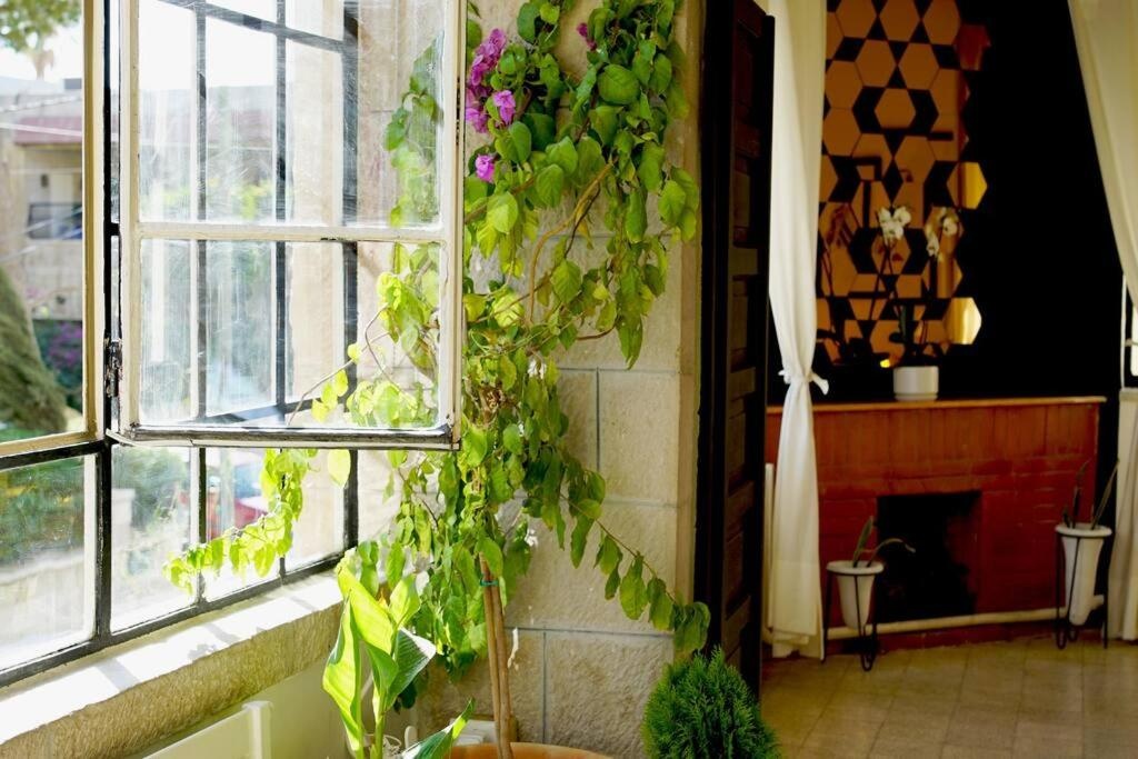 Inspiring 3Bed Unit with Sunny Balcony & Fireplace