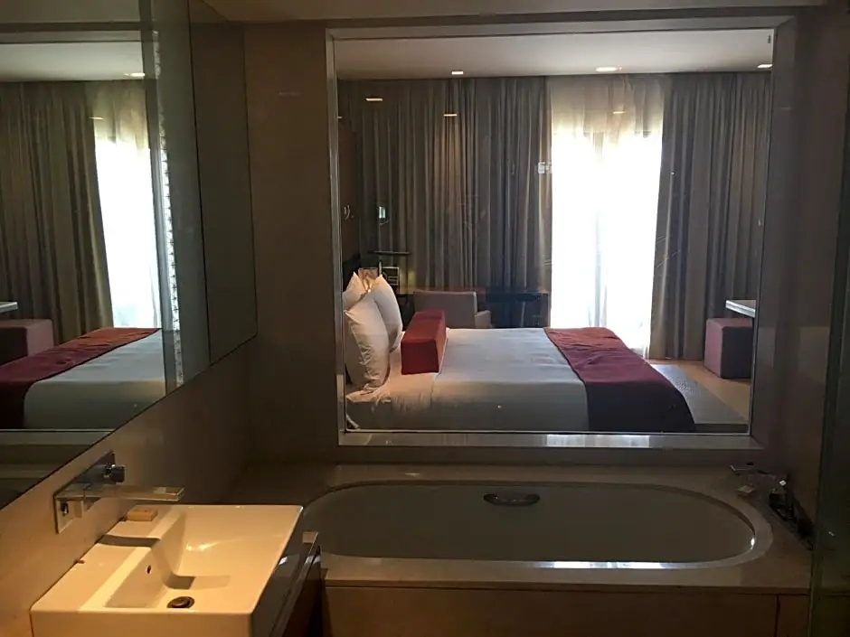 Premium Double Suite with courtyard view (full double bed) (king size bed)
