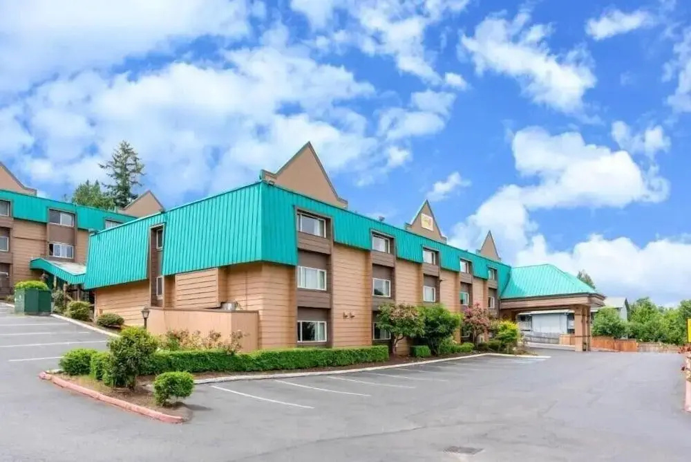 Sutton Suites Hotel