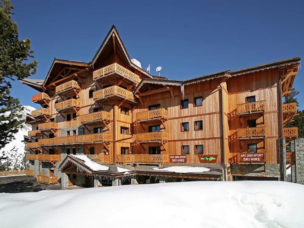 Cozy Rustic Apartment With a Fireplace and Wi-fi in Arc 2000