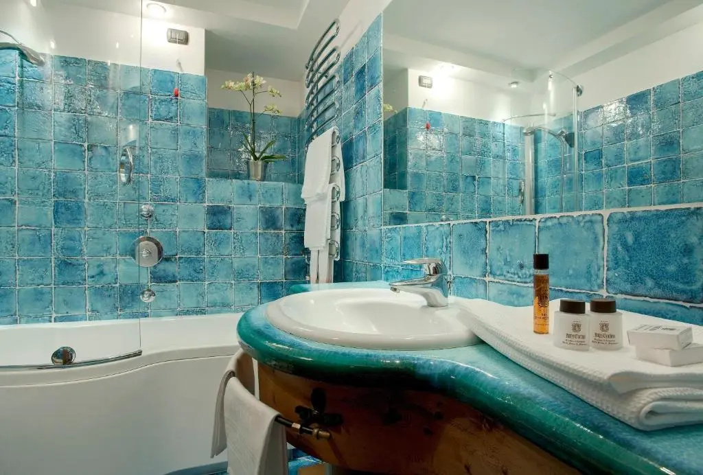 Deluxe Double room (full double bed)