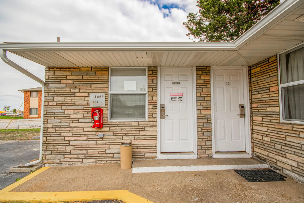 OYO Travelier Motel