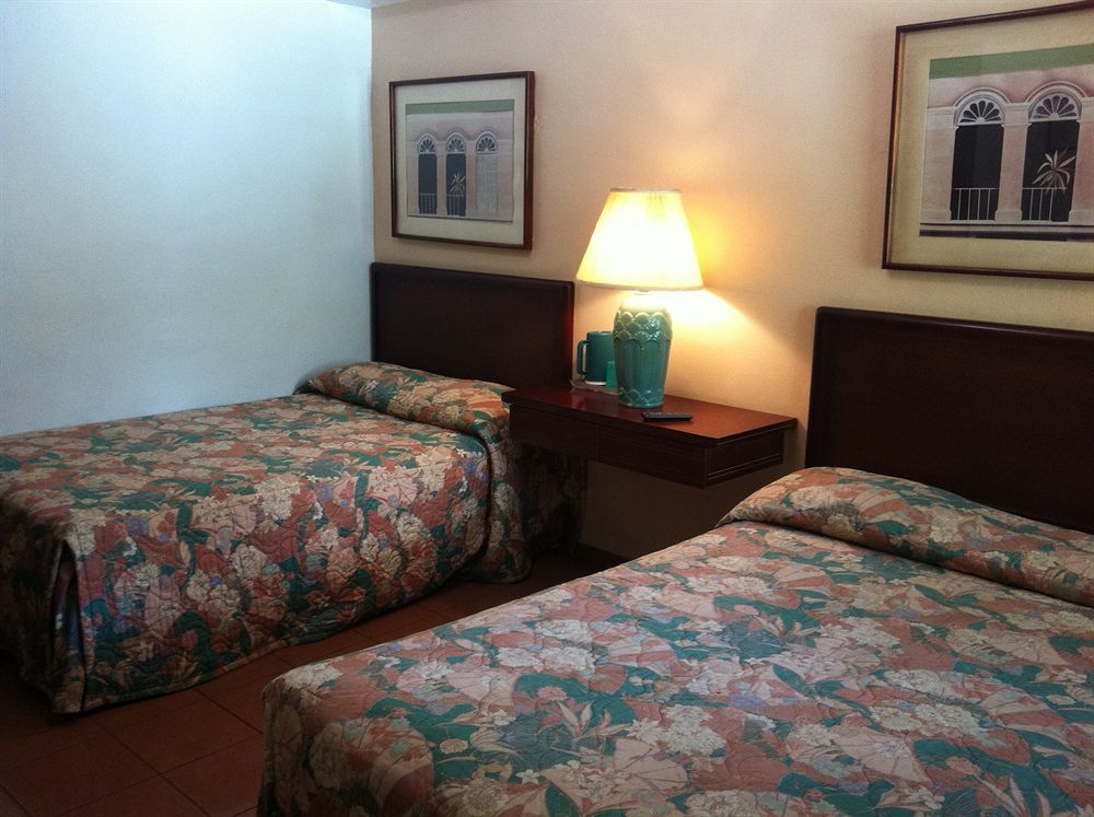 Hotel Iberia by null