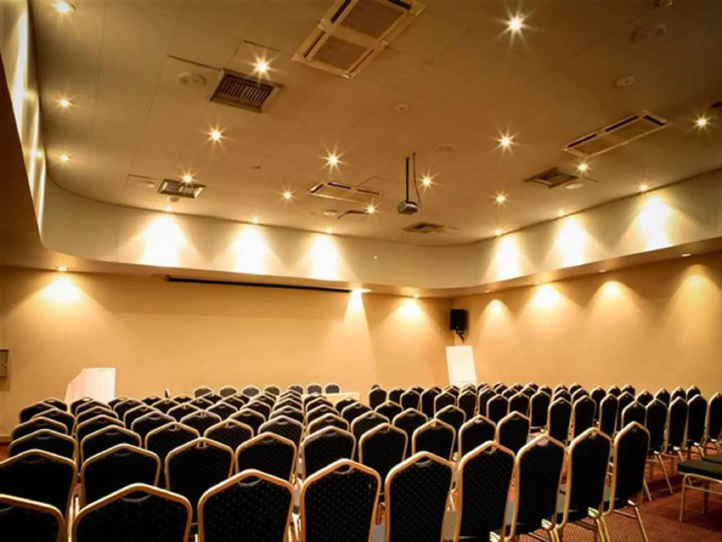 President Hotel & Conference Venue - фото 4