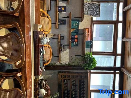 Food & Beverage