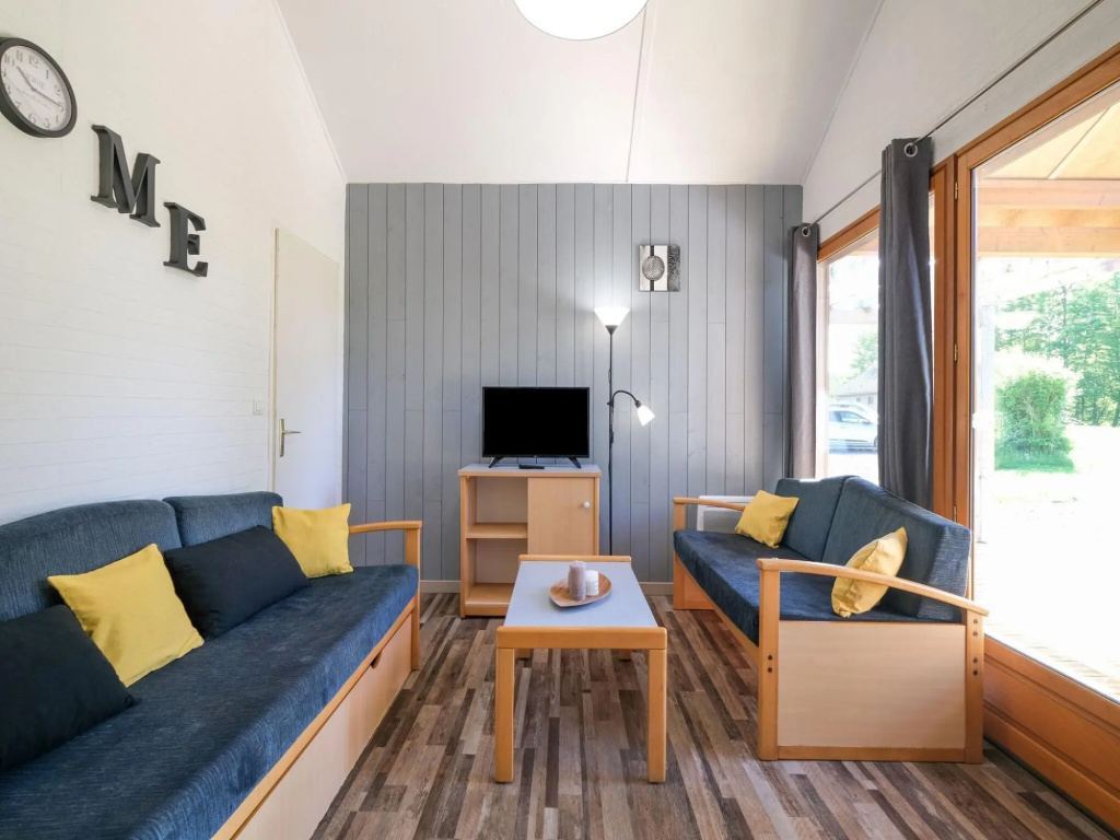 Snug Holiday Home in Signy le Petit with Private Terrace
