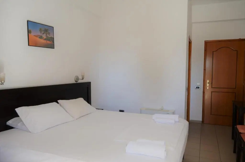 Standard Double room with balcony (full double bed)