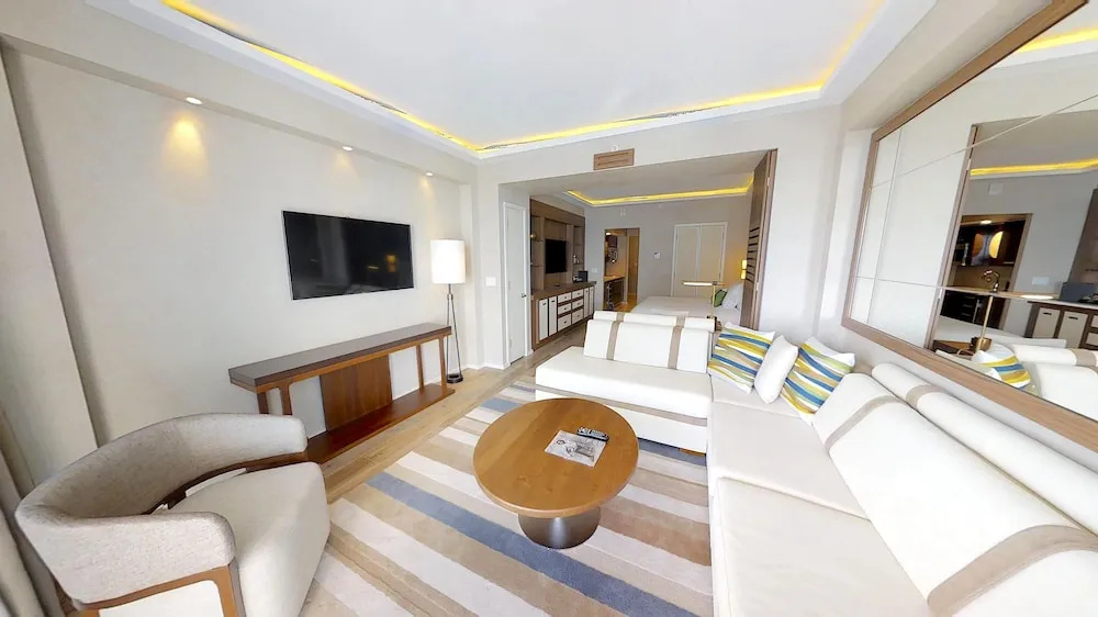 Beachfront Condo in Central Beach