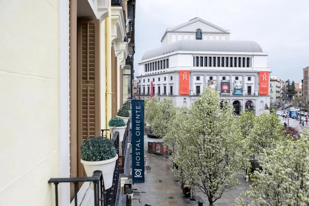 Standard Double room with city view (full double bed)