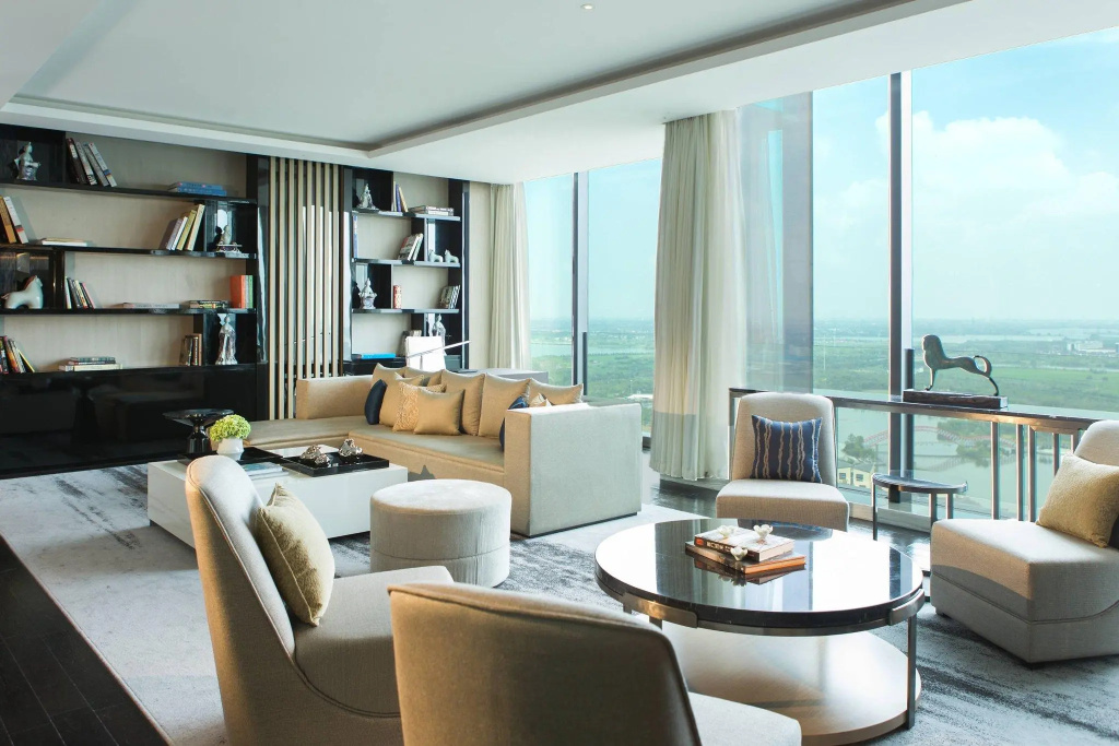 Presidential Double Suite full double bed
