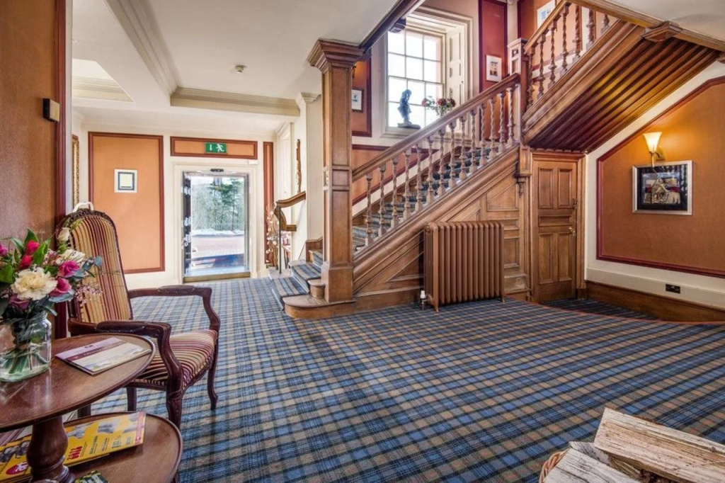 Lobby & Reception